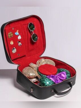 Parc Pack Travel Case Ear Holder Black with Red Bow